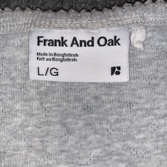 Frank and Oak cropped gray T-shirt with scoop neck and snap front - Picture 2 of 5